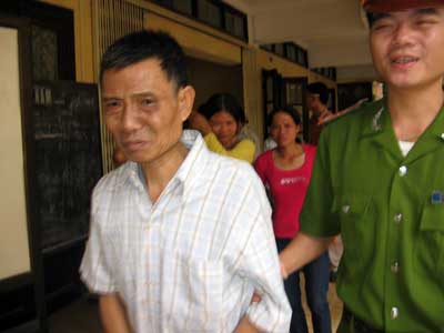 Ông già giết vợ vì ''tội''... thịt gà đãi khách 